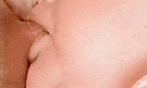 الرضاعة والرضاعة الطبيعية Breastfeeding Rhythms الثدي وهالة الحلمة ولونها الوردي الداكن والحلمة الزهرية البارزة هو الثدي المثالي والجميل لرض
